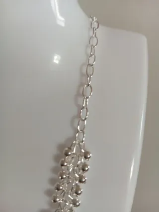 Collar de plata con cuentas