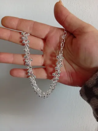 Collar de plata con cuentas