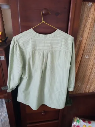 Blusa verde rayas blancas Talla 42