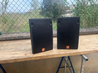 Título: Pareja de Altavoces JBL 8SR - profesional