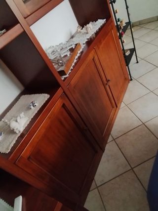 Libreria componibile in legno e vetro