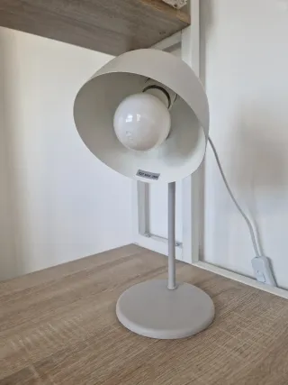 Lámpara de escritorio gris