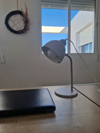 Lámpara de escritorio gris