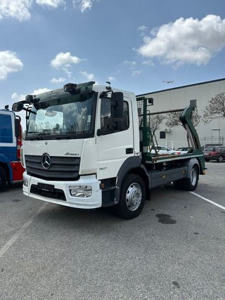 Camión Porta Contenedores Mercedes Atego