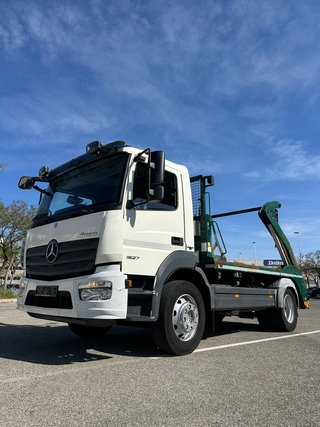 Camión Porta Contenedores Mercedes Atego