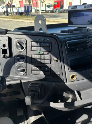 Camión Porta Contenedores Mercedes Atego