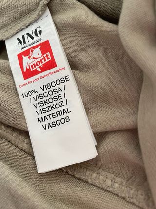 Camiseta Mango Talla S con pedrería