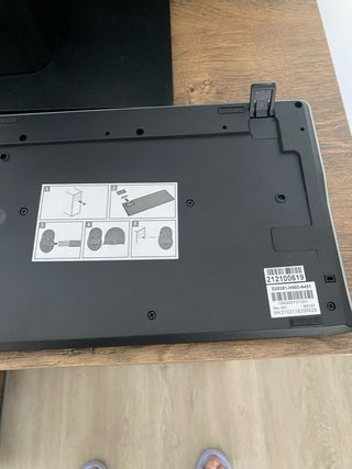 Pantalla y Teclado Fujitsu Negro