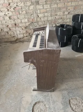 Órgano antiguo con pedales