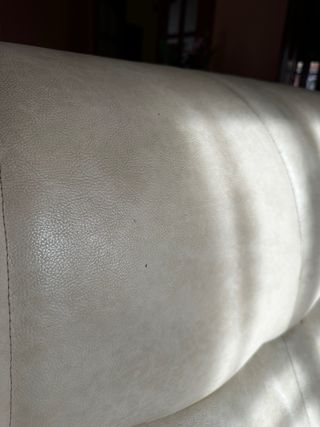 Sofá de 3 plazas tipo cuero beige (2 unidades)