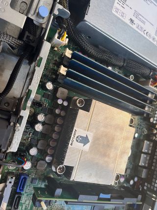 Servidor Dell PowerEdge R210