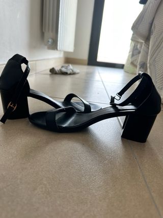 Sandalias tacón negras