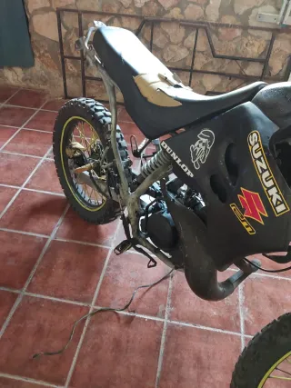 Suzuki RMX 50 Enduro Negra y Amarilla