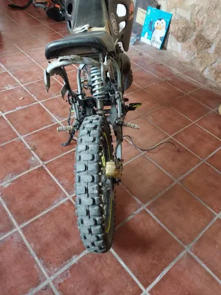 Suzuki RMX 50 Enduro Negra y Amarilla