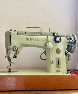 Máquina de coser LISTA PARA COSER Singer 319K