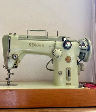 Máquina de coser LISTA PARA COSER Singer 319K