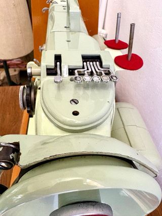 Máquina de coser LISTA PARA COSER Singer 319K