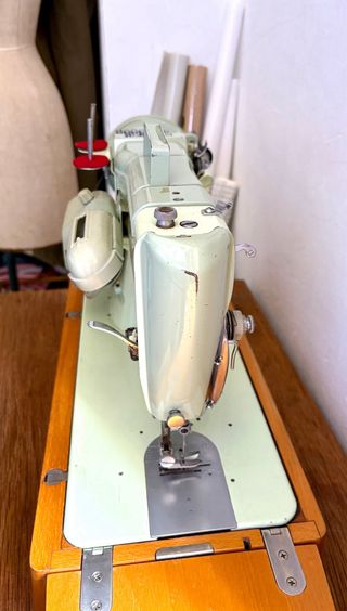 Máquina de coser LISTA PARA COSER Singer 319K