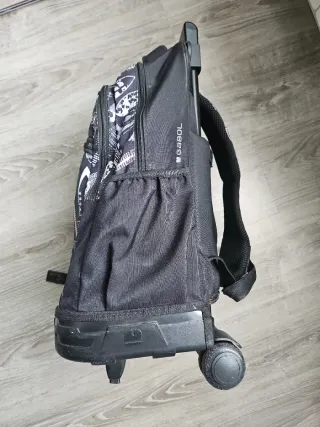 Mochila Gabol con ruedas y estampado