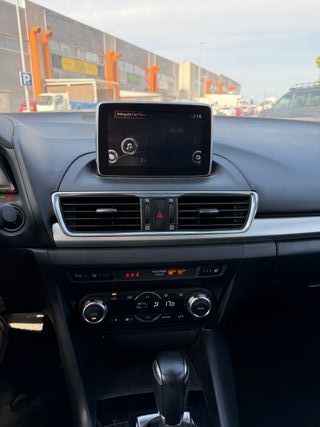 Mazda 3 2.2 Skyactiv-D Luxury Aut. | Leer