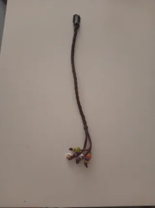 Trenza de cuero con abalorios