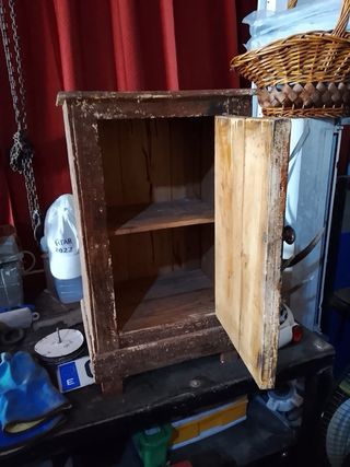 Mueble antiguo de madera