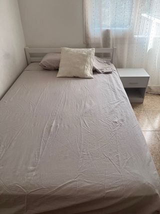 Cama Matrimonio 1.20m con mesita tiene 2 meses
