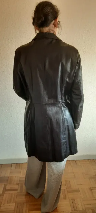 Chaqueta de cuero marrón para mujer