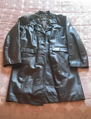 Chaqueta de cuero marrón para mujer