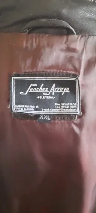 Chaqueta de cuero marrón para mujer