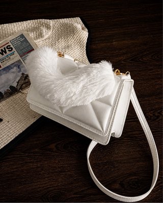 Bolso blanco mini bag asa pelo fluffy trendy