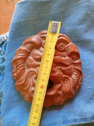 Scultura in terracotta con volto