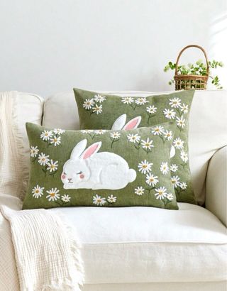 Funda para Cojín de 45x45cm.Bordado Conejo Flores