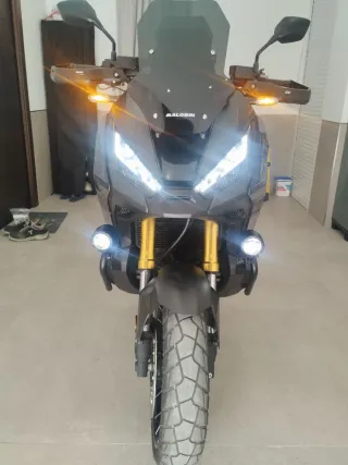 Honda Xadv 750 - Negra