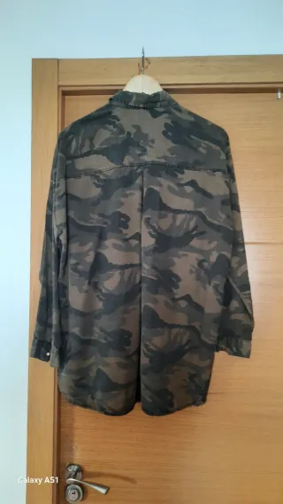 Camisa Stradivarius Camuflaje