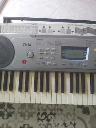 Piano Ringway CK68 9V