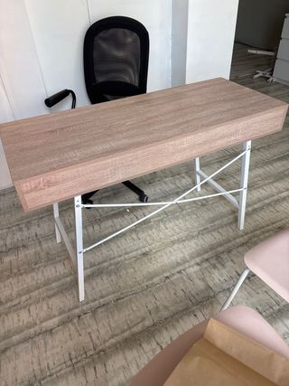 Mesa de escritorio moderna madera y metal