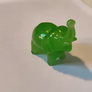 Elefante de jade verde