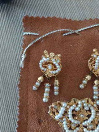 Aderezo infantil oro y perlas