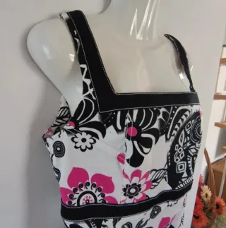 Vestido flores con remate negro