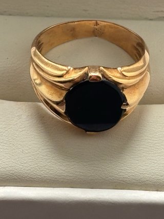 Anillo Oro 18K con piedra negra.