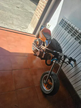 Mini Moto de Gasolina Negra y Naranja