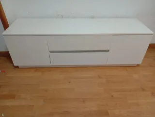 Mueble blanco 2 puertas y 2 cajones
