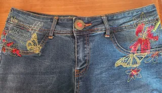 Pantalón vaquero con bordado