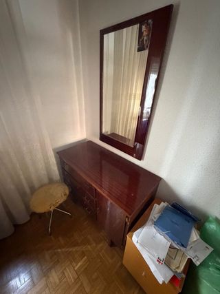 Tocador y espejo para restaurar
