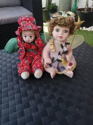 Vecchie bambole in porcellana