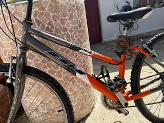 Bicicleta Montaña Naranja y Negra de niño