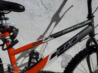 Bicicleta Montaña Naranja y Negra de niño