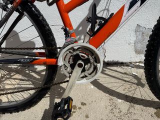Bicicleta Montaña Naranja y Negra de niño