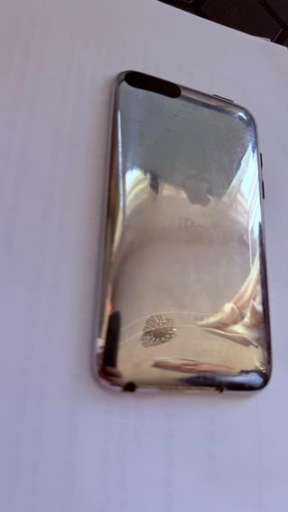 Pack iPod Touch 4 8GB + Altavoz Sony